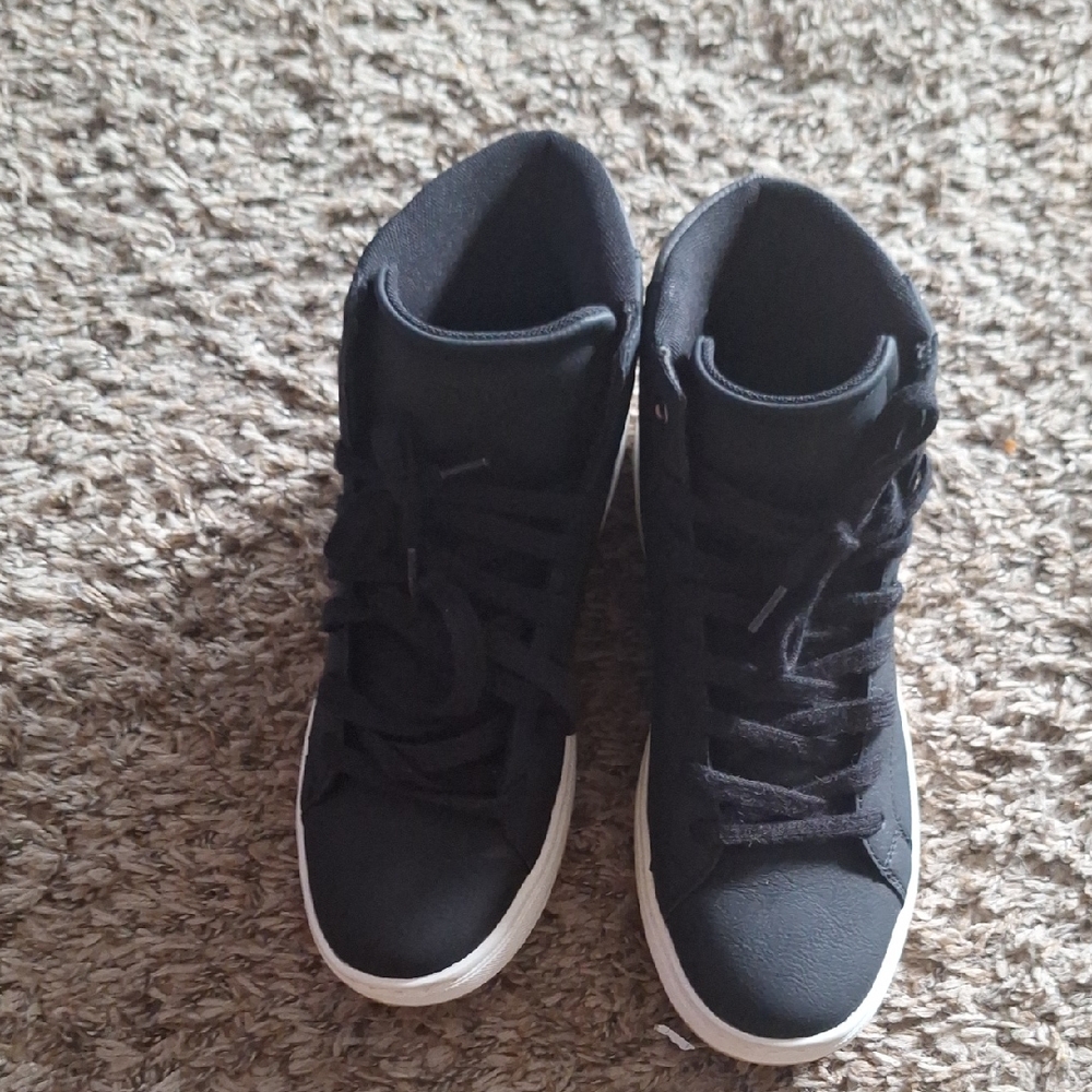Levi's Black High-Top Sneakers